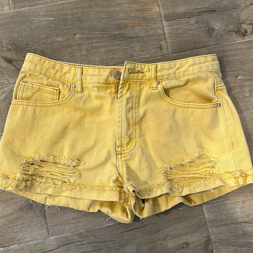 Women’s shorts 27